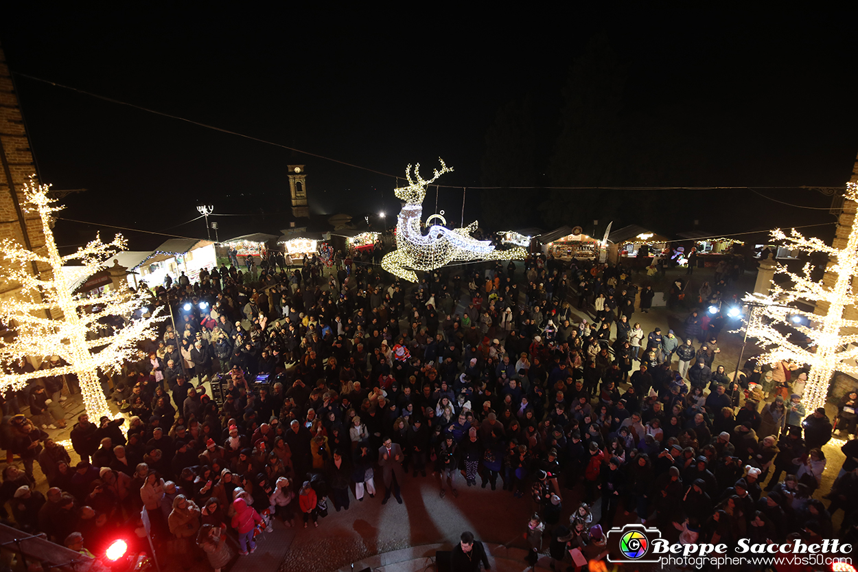 VBS_4464 -  Il Magico Paese di Natale 2024 - Spettacolo di Inaugurazione a Govone.jpg